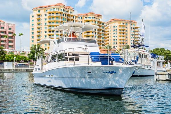 Tampa Bay Yacht Charter offers a USCG certified crewed yacht charter for 20 passengers. Crew and fuel included in price.