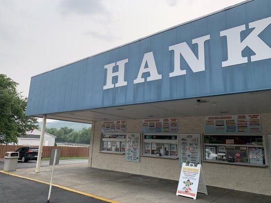 Front of Hank's Frozen Custard & Mexican Food.