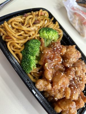 Seasme chicken platter with lo mein.