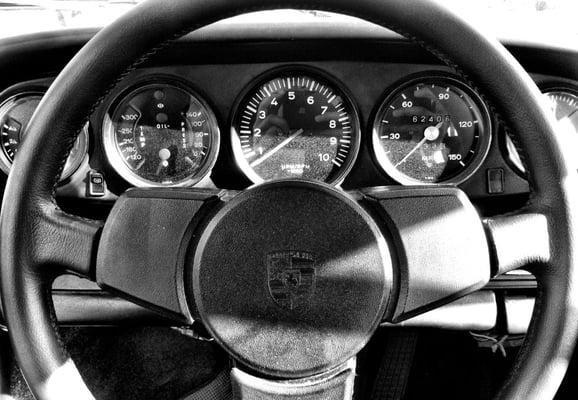 TLG's mobile office ... from the driver seat of the '74 911