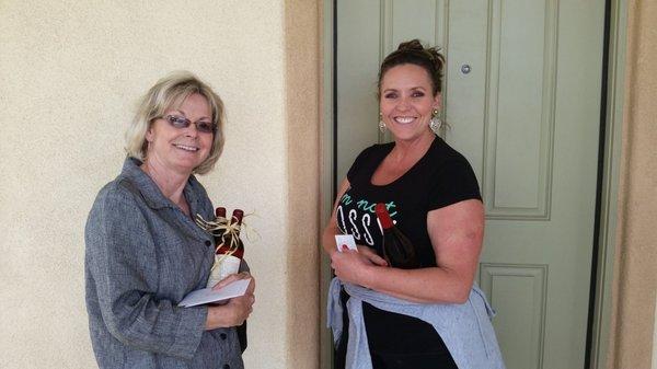 Daquino Team Realtor partner Linda Robinson dropping off keys to Debra, a first time VA buyer.