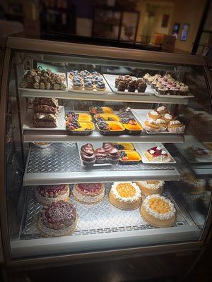 Plenty of dessert and pastry options. (Case 2)