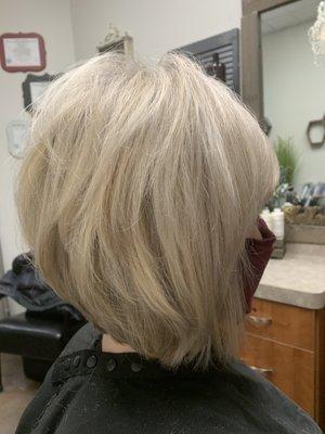 Blonde full foil and full women's haircut