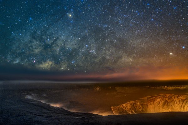 The magic of Hawai'i nights captured in Harry Durgin's photography, printed on canvas or metal ready to hang on your walls