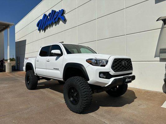 6 inch lift on toyota tacoma!