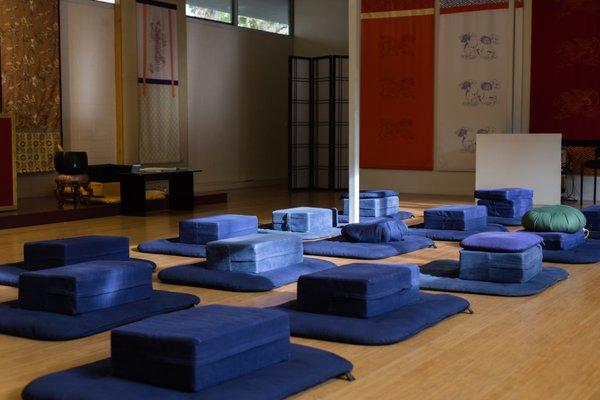 Main shrine room at the Eagle Rock Meditation Center on Colorado Blvd. & Figueroa. Chairs also available.