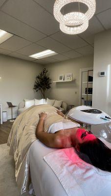 Enjoy LED light therapy & oxygen infusion in our LWA signature facial for the most glowing skin!