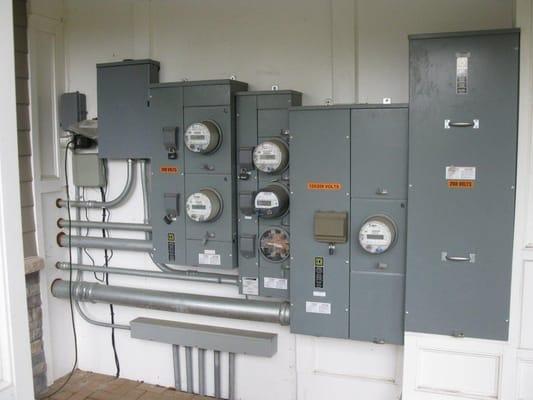 new 600 amp electric service for commercial building