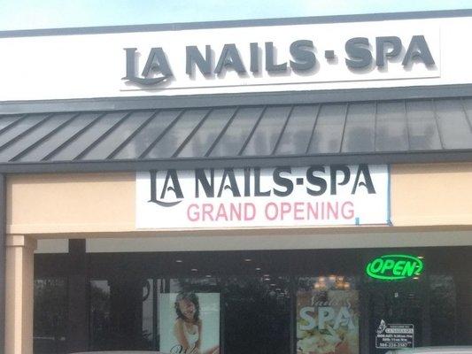 LA Nails Spa grand opening photo from 2019.