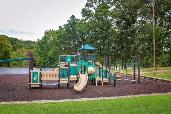 This playground is located a few steps from the lodge, by the pool.