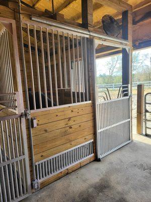 Armour Horse Stalls