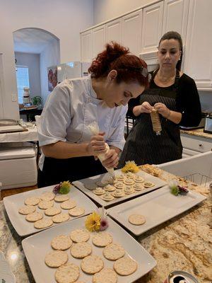 Preparación de pasapalos 
Appetizer preparation