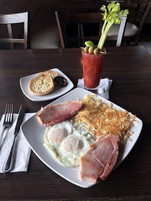 Awesome simple breakfast with Bloody Mary !