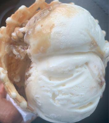 One scoop Vanilla Caramel Praline