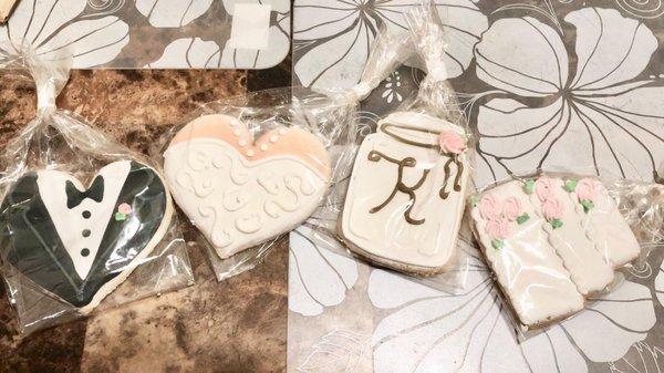 Our iced cookie wedding set