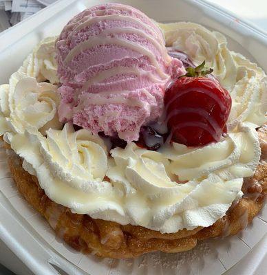 FRESAS CON CREMA funnel cake with STRAWBERRY ICE CREAM on top