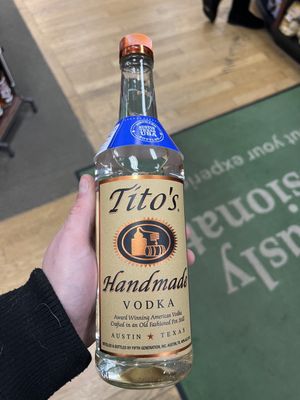 Tito's handmade vodka, 750 mL