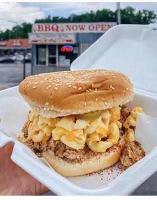 Famous SNB-Pull-Pork & Mac