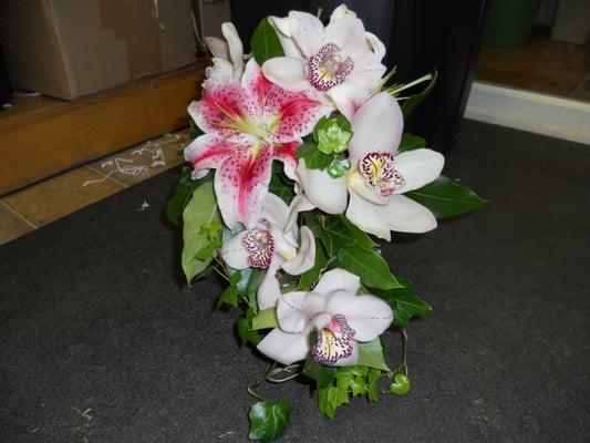 We specialize in wedding and funeral bouquets.