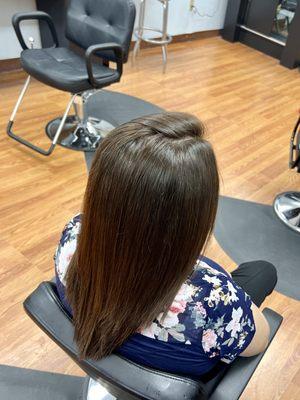 Retouch and hair straightening services!
Retoque y alisado del cabello!