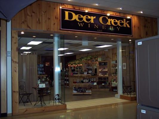 Deer Creek Winery in the Clearview Mall!