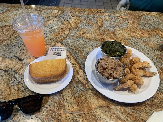 Fried shrimp, collard greens, rice and peas, cornbread, andddd a freshly squeezed mango lemonade iced tea!!! Bomb!