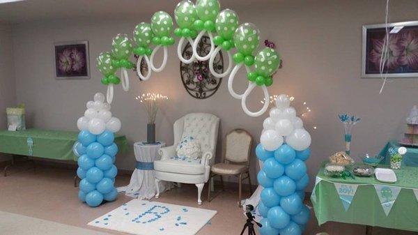 Throne chair , Ballon garland rug and stand with light .