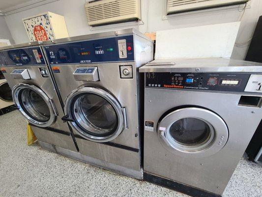 THESE WASHERS ARE BROKEN BUT THERE IS NO SIGNAGE. Just takes money and does NOT refund