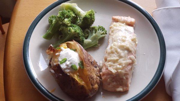 Tastiest salmon,fresh broccoli and a baked potato like heaven. Seriously it was 3 Michelin chef quality!!!