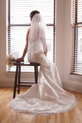 gail wore a 2 tiered veil with delicate lettuce pencil edge.  photo: david sampson/nicole blair, cornerstone photography