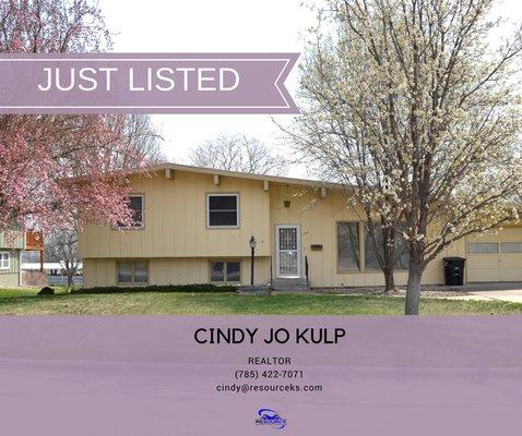 Just Listed 1722 Cedar Crest, Manhattan, KS