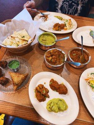 Bistro for 2 dinner, samosa, pakora, Aloo Gobi, Chicken Vindaloo, Lamb Korma, Tandoor Naan