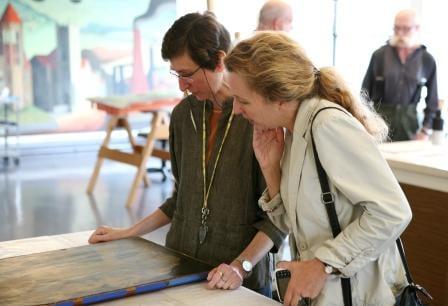 Consultation in the Paintings lab