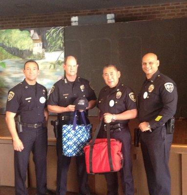 Culver City Police drop by to help our volunteers deliver meals to our community during March for Meals. We deliver from Pico Blvd. to LAX.