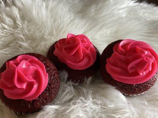 Red Velvet cupcakes with pink cream cheese icing