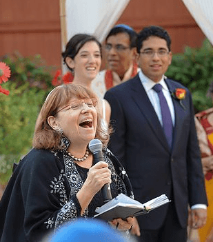 Rabbi Tamara Miller officiating a wedding