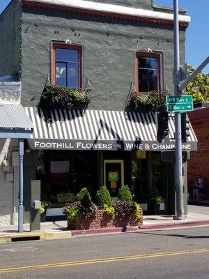 Our new awning just got installed. Lookin' good!