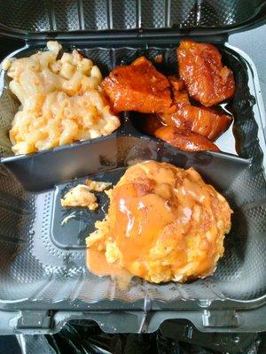 Crab cake Mac and cheese and yams