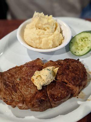 Steak and mashed potatoes