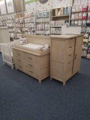 Dresser/changing table and chifferobe