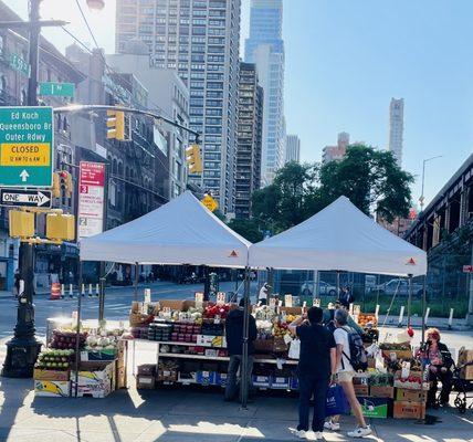 Corner fruit stand