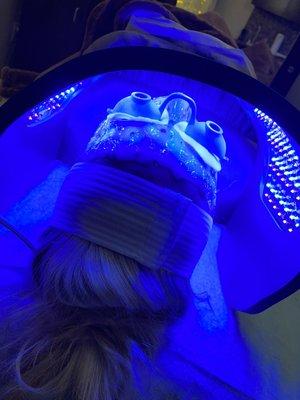 Custom Facial targeting acne & hydration. Added some blue led light therapy & a hydrojelly mask