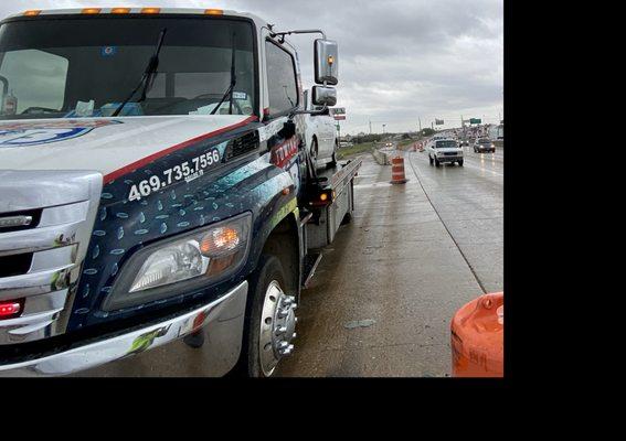 kb towing unit #4 assisting a vehicle broken dow on 635 Lbj in garland tx,