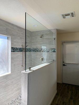 Frameless Glass Splash Panel on pony wall in Phoenix