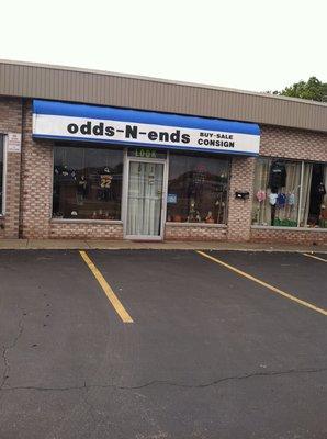 Picture of odds n ends thrift store