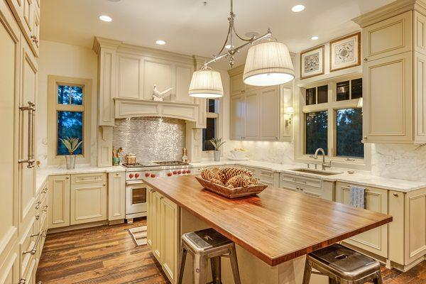 Have fun cooking in this wonderful kitchen...