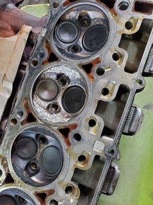 Cylinder head damage