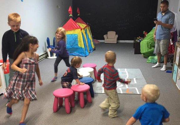 playing musical stools