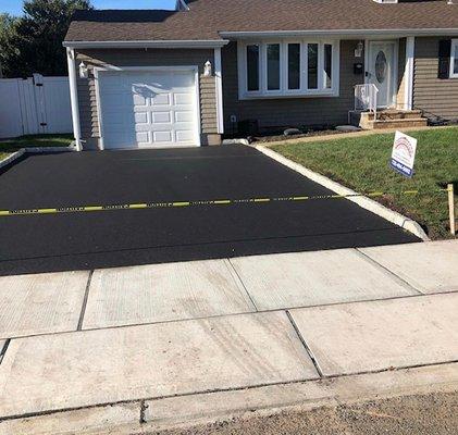 Asphalt Driveway with belgium block