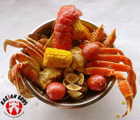 Boiled Seafood with Buttery Garlic Seasoning